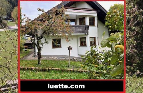 Aussenansicht - sofort beziehbare, gut ausgestattete 4-Zi-ETW, Schwedenofen, EBK, Parkett, Balkon, mit darüberliegendem Speicher, Gar...