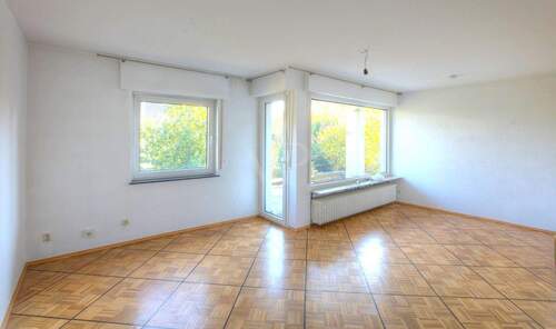 Wohnzimmer im EG - 7 Zimmer Mehrfamilienhaus, Wohnhaus zum Kaufen in Hofheim am Taunus