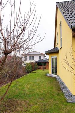 Links-neben-Haus.jpg - 