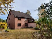 Haus Blick vom hinteren Garten - 1 Zimmer Mehrfamilienhaus, Wohnhaus zum Kaufen in Suderburg