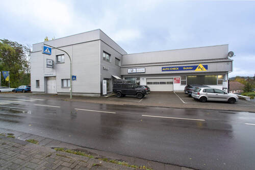 Frontansicht - Tradition. Substanz. Perspektive.