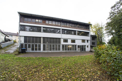 Rückansicht - Halle in Illingen