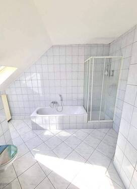 Badezimmer - Etagenwohnung mit 120,00 m&sup2; in Chemnitz zur Miete
