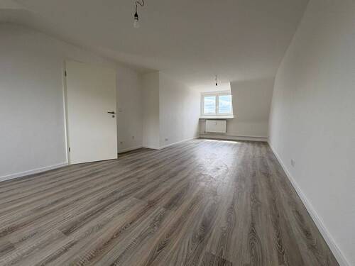 Wohnzimmer.JPEG - 2 Zimmer Etagenwohnung zur Miete in Essen