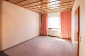 Schlafzimmer 1 von 5 im Haupthaus (OG) - 