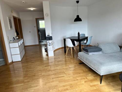 Wohn- / Esszimmer - 