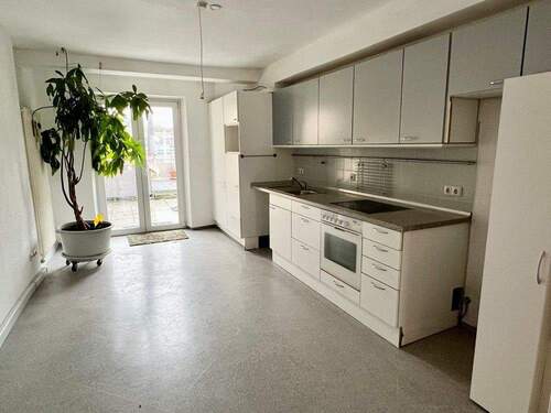 Küche mit Zugang zur Terrasse - 