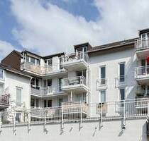 Bezugsfreie, helle 2-Zi.-Wohnung mit 2 Balkonen und Stellplatz in Rhein- und Zentrumsnähe in Bonn