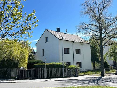 Ansicht 1 - 1 Zimmer Mehrfamilienhaus, Wohnhaus zum Kaufen in Borsdorf
