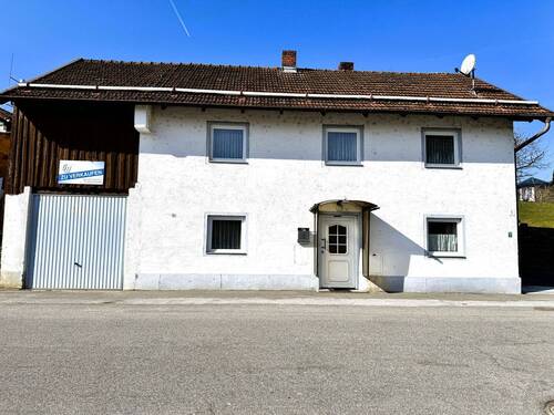 Ansicht.JPG - Bayerischer Wald: Nähe Iggensbach, Einfamilienhaus mit Potential