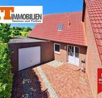 TT bietet an: Nordseeidylle in Hooksiel - vielseitige Doppelhaushälfte in ruhiger Lage mit sonnigem Garten, Balkon und ganz viel Platz! - Wangerland-Hooksiel Hohenkirchen