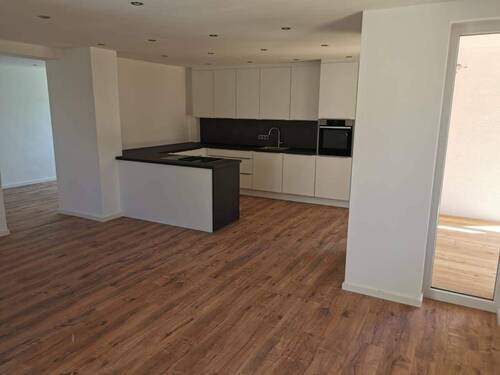 offener Koch- und Wohnbereich - 3 Zimmer Etagenwohnung zum Kaufen in Erlangen