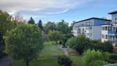 Blick vom Balkon - Top LAGE chice 3-Zi Wohnung m. ERKER am Kaarster STADTPARK, Parkett, Bad m. Fenster, G-WC RENOVIERT