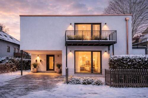 Hausansicht - Hochwertige 2-Zimmer-Neubau Gartenwohnung in attraktiver Sollner Wohnlage