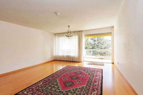 Wohnzimmer mit Loggia - 