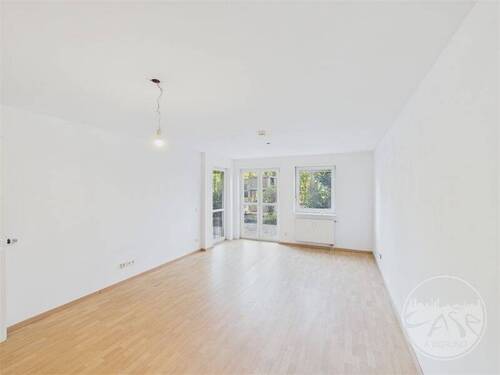 WohnzimmerKuche - 2,5-Zi-Wohnung mit Terrasse am Volkspark Friedrichshain