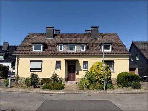 Peter Dondorf Immobilien - Außenansicht - Sanierungsbedürftiges Wohnhaus mit Potential!