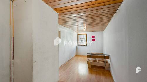 1. OG Schlafzimmer 1 - 