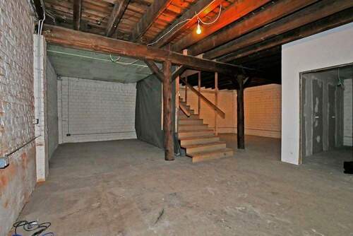 Zweigeschossige Lagerfläche zentral gelegen
- Halle zur Miete in Bad Honnef