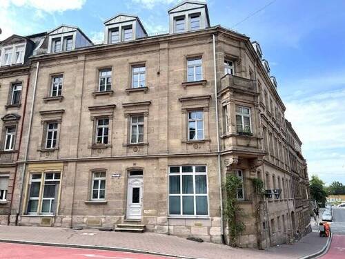 Ansich Hauseingang - Exklusive 2 Zimmer Wohnung im 2 OG mit Balkon und Keller in Zentraler Lage in Fürth (WE 8)