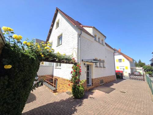 Haus + Zufahrt - 