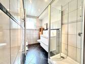 Tageslichtbad mit Dusche - 