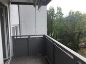 Balkon Blick nach links - 1 Zimmer Etagenwohnung in Freilassing
