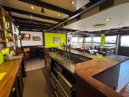 Gastronomie Haus links - 