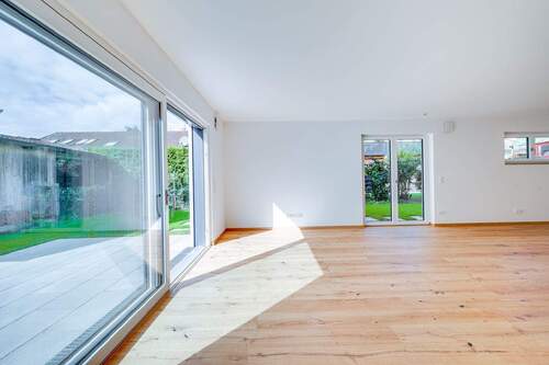 Wohnzimmer - 5 Zimmer Etagenwohnung zum Kaufen in Forstern