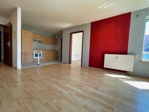 Wohn-Esszimmer mit Küchenzeile - 2 Zimmer Etagenwohnung zum Kaufen in Wiernsheim