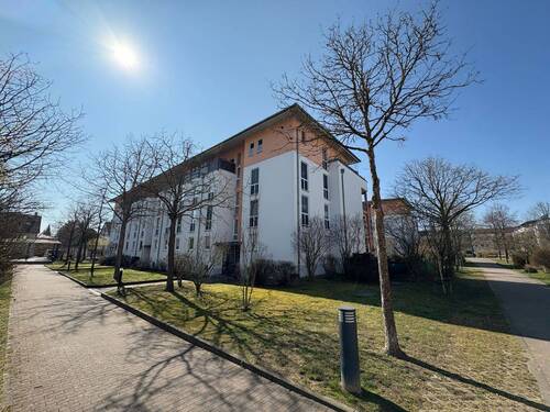 Bild 1 - Wohnqualität mit Aussicht: Charmante Dachgeschoss-Wohnung mit zwei Terrassen und Stellplatz