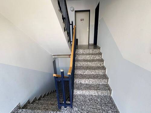 Treppenhaus - 3 Zimmer Etagenwohnung zum Kaufen in Taucha