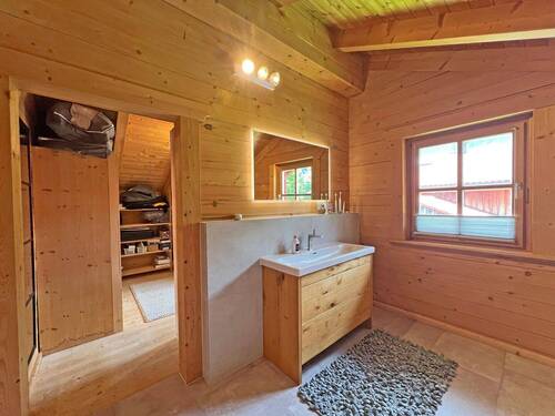 Bad im Dachgeschoss mit Zugang zur Sauna - 