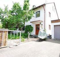 Top-renovierte 4-Zimmer-Wohnung mit Balkon und Kamin - Roth