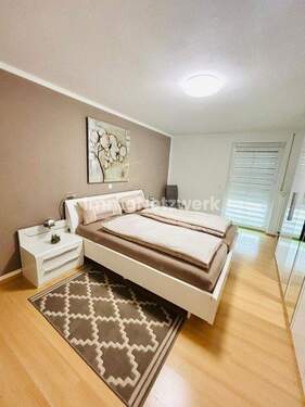  OG Schlafen mit Zugang zum Balkon - 