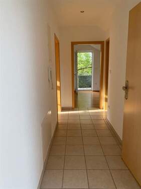 Flur - Etagenwohnung mit 80,00 m&sup2; in Parsdorf zur Miete