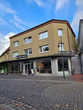 Vorderansicht.jpg - Großzügige 2 Zimmerwohnung – direkt im Zentrum