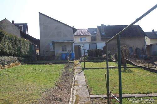 Großer Garten - Neu im Angebot! Das Haus für Handwerker und Sanierer.