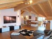 Offenes Wohnzimmer - Exklusive Chalet- Dachgeschoss-Wohnung mit 3 Balkonen