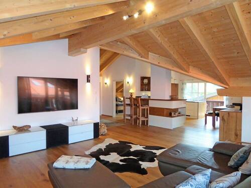 Offenes Wohnzimmer - Exklusive Chalet- Dachgeschoss-Wohnung mit 3 Balkonen