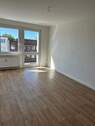 Wohnzimmer - Renovierte 2-Zimmer-Wohnung mit modernem Badezimmer