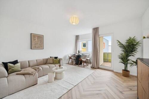 Wohn- und Esszimmer - *Für Sie renoviert* 3-Zimmer-Wohnung mit Balkon nahe des Heidbergsees