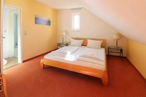 Schlafzimmer - Etagenwohnung mit 50,00 m&sup2; in Sagard zum Kaufen