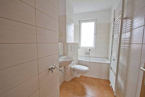 Bad - 3 Zimmer Etagenwohnung zur Miete in Halle (Saale)