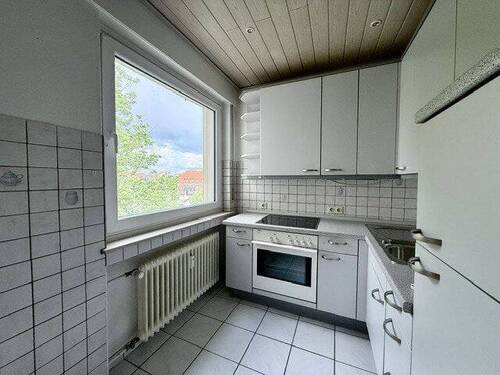 Küche mit großem Fenster - 