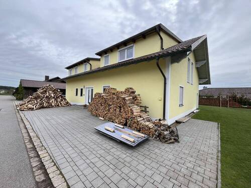 Objektansicht - Großzügiges Ein-Zweifamilienhaus mit Garagengebäude in Dieberg zu verkaufen