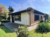 HAUSANSICHT - BAD SODEN: EXKLUSIVER GROSSZUEGIGER BUNGALOW AUF GROSSEM GRUNDSTÜCK