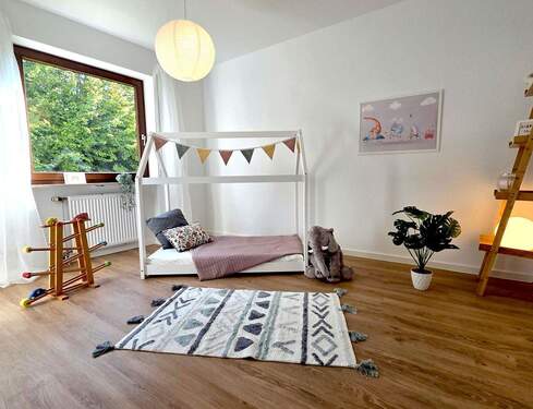 Kinder-/ Arbeitszimmer - 