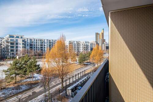 Ausblick vom Balkon auf den Gleispark - 2 Zimmer Etagenwohnung in Berlin