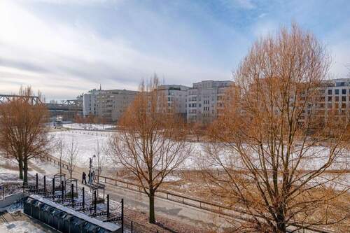 Weiterer Ausblick vom Balkon in den Park - 